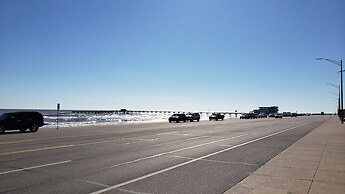 Holiday Inn Express & Suites Galveston West-Seawall