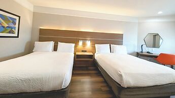 Holiday Inn Express & Suites Galveston West-Seawall