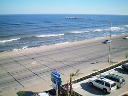 Holiday Inn Express & Suites Galveston West-Seawall