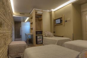 Los Patios Hotel