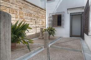 Los Patios Hotel