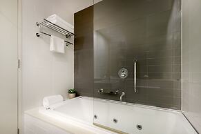 Causeway 353 Hotel