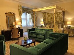 The Royal Hotel