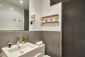 AinB Las Ramblas Colón Apartments