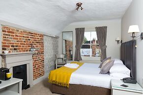 Dog & Bear Hotel