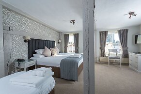 Dog & Bear Hotel