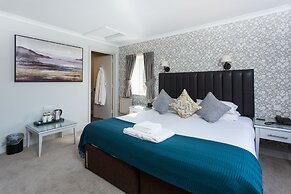 Dog & Bear Hotel