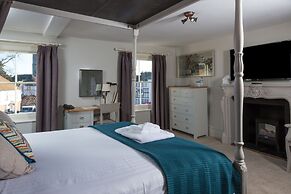 Dog & Bear Hotel