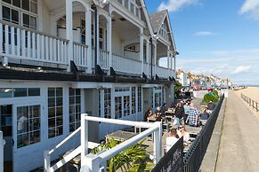 Royal Hotel