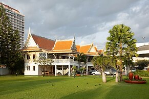 The Cha-am Methavalai Hotel