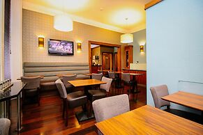 Acorn Hotel