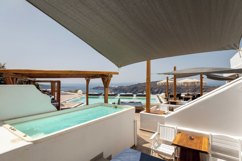 Amaze Suites