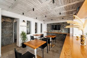 Amaze Suites