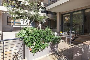 Adderley Terraces J10 by CTHA