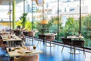 Renaissance Paris Arc de Triomphe Hotel