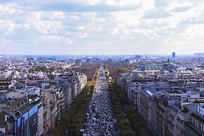 Renaissance Paris Arc de Triomphe Hotel