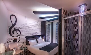 Apostrophe Hotel