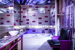Apostrophe Hotel