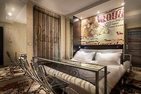 Apostrophe Hotel