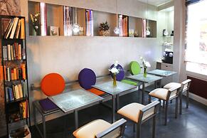 Apostrophe Hotel