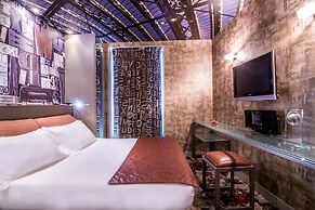 Apostrophe Hotel