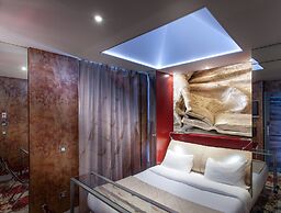 Apostrophe Hotel