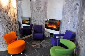 Apostrophe Hotel