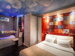 Apostrophe Hotel