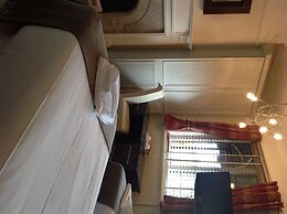 Oak Lodge Hotel