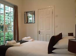 Oak Lodge Hotel