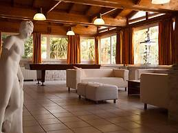 Saron Hotel
