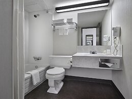 Crestwood Hotel
