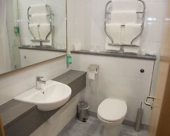 Westlodge Hotel