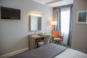Westlodge Hotel