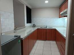 Grand Tropic Suites Hotel