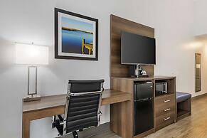 Best Western Plus First Coast Inn & Suites