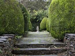 Woodhill House