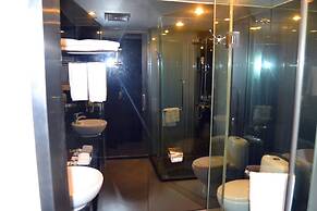 Henry Business Hotel