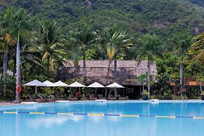 Diamond Bay Resort and Spa
