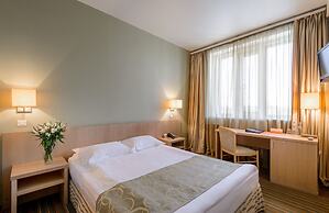 SkyPort Hotel