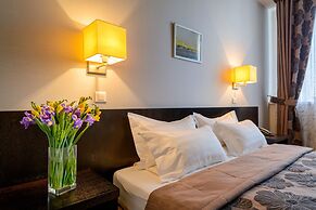 SkyPort Hotel