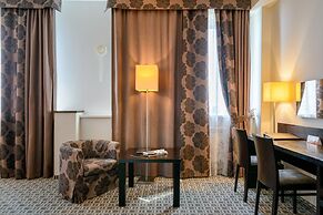 SkyPort Hotel