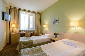 SkyPort Hotel