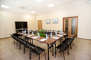 SkyPort Hotel
