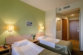 SkyPort Hotel