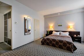 SkyPort Hotel