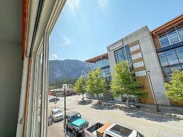 Crash Hotel Squamish