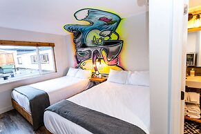 Crash Hotel Squamish