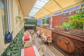 Kaftan Hotel