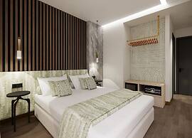 Chrispy City Living ex Nefeli